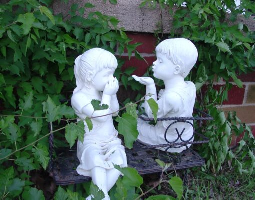 Kissing Statues_face26