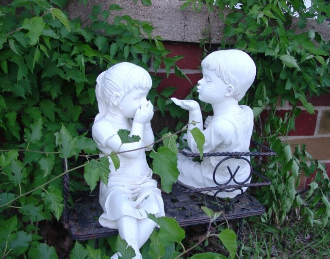 Kissing Statues_face26