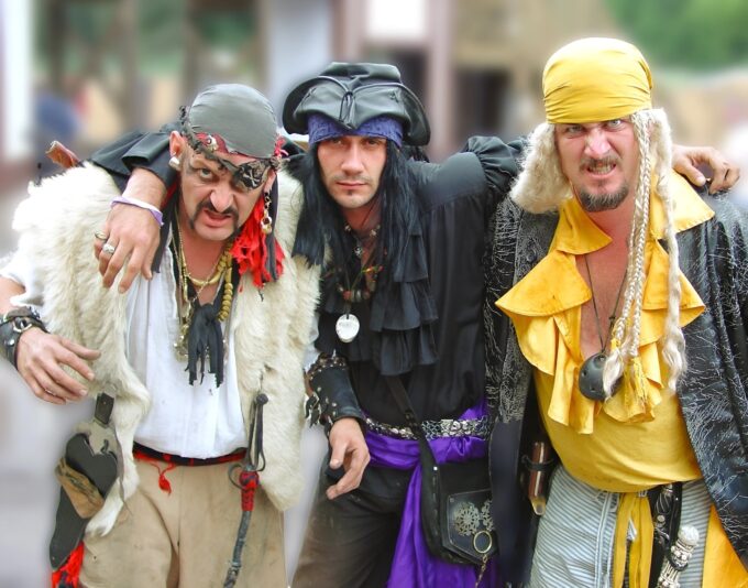 3 Pirates_face26